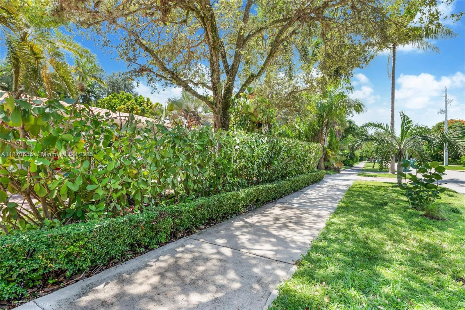 Miami, Florida 33143, United States, 3 Bedrooms Bedrooms, ,2 BathroomsBathrooms,Residential,Active,201932