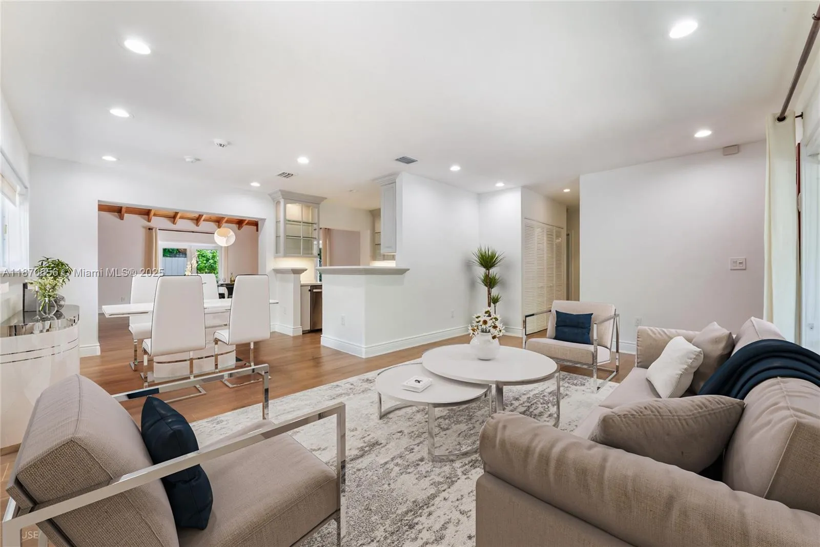 Miami, Florida 33143, United States, 3 Bedrooms Bedrooms, ,2 BathroomsBathrooms,Residential,Active,201932