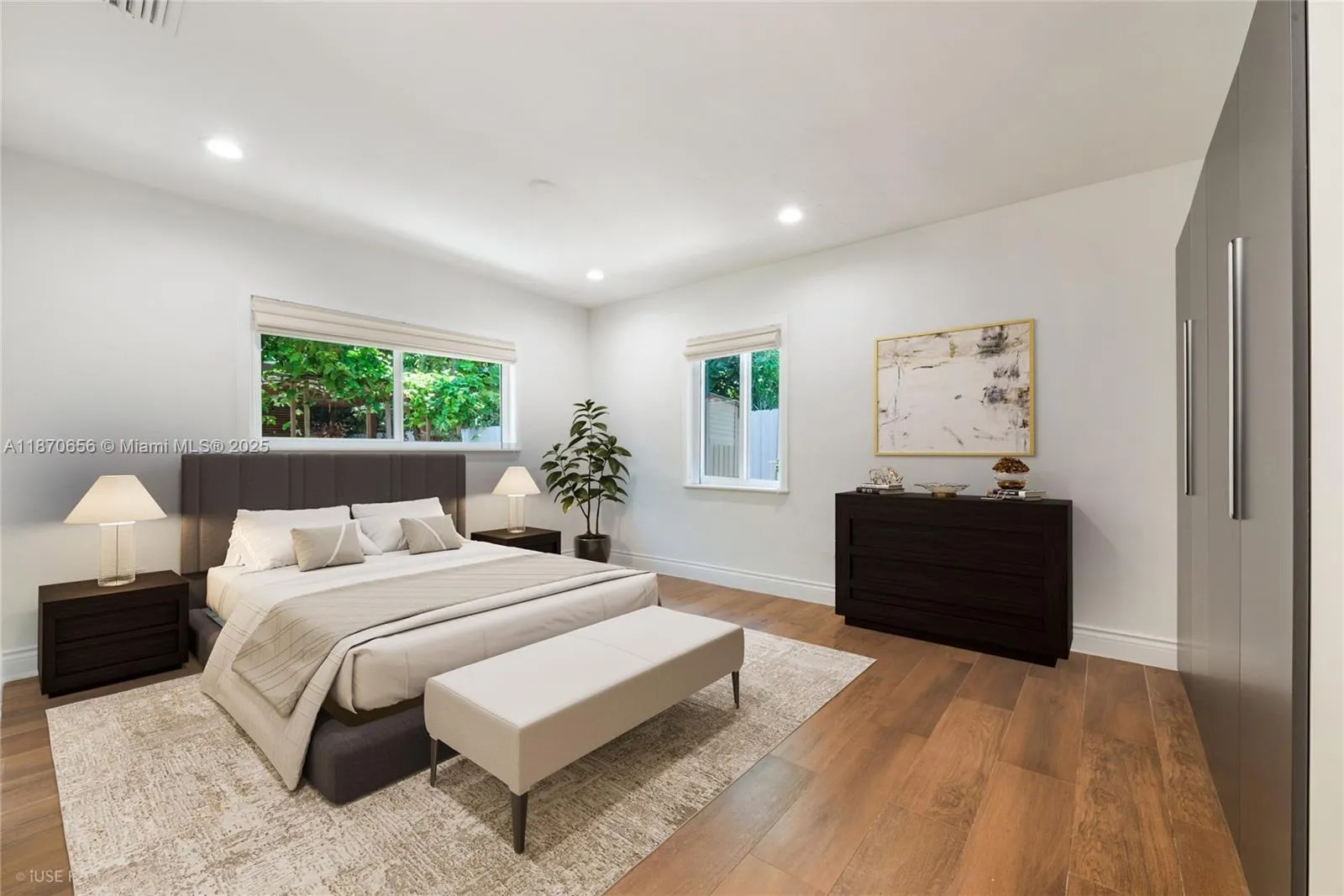 Miami, Florida 33143, United States, 3 Bedrooms Bedrooms, ,2 BathroomsBathrooms,Residential,Active,201932