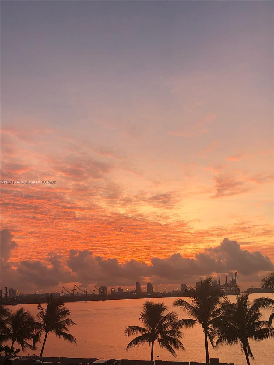 Rental Property at 540 Brickell Key Dr 522, Miami, Broward County, Florida - Bedrooms: 1 
Bathrooms: 2  - $3,000 MO.