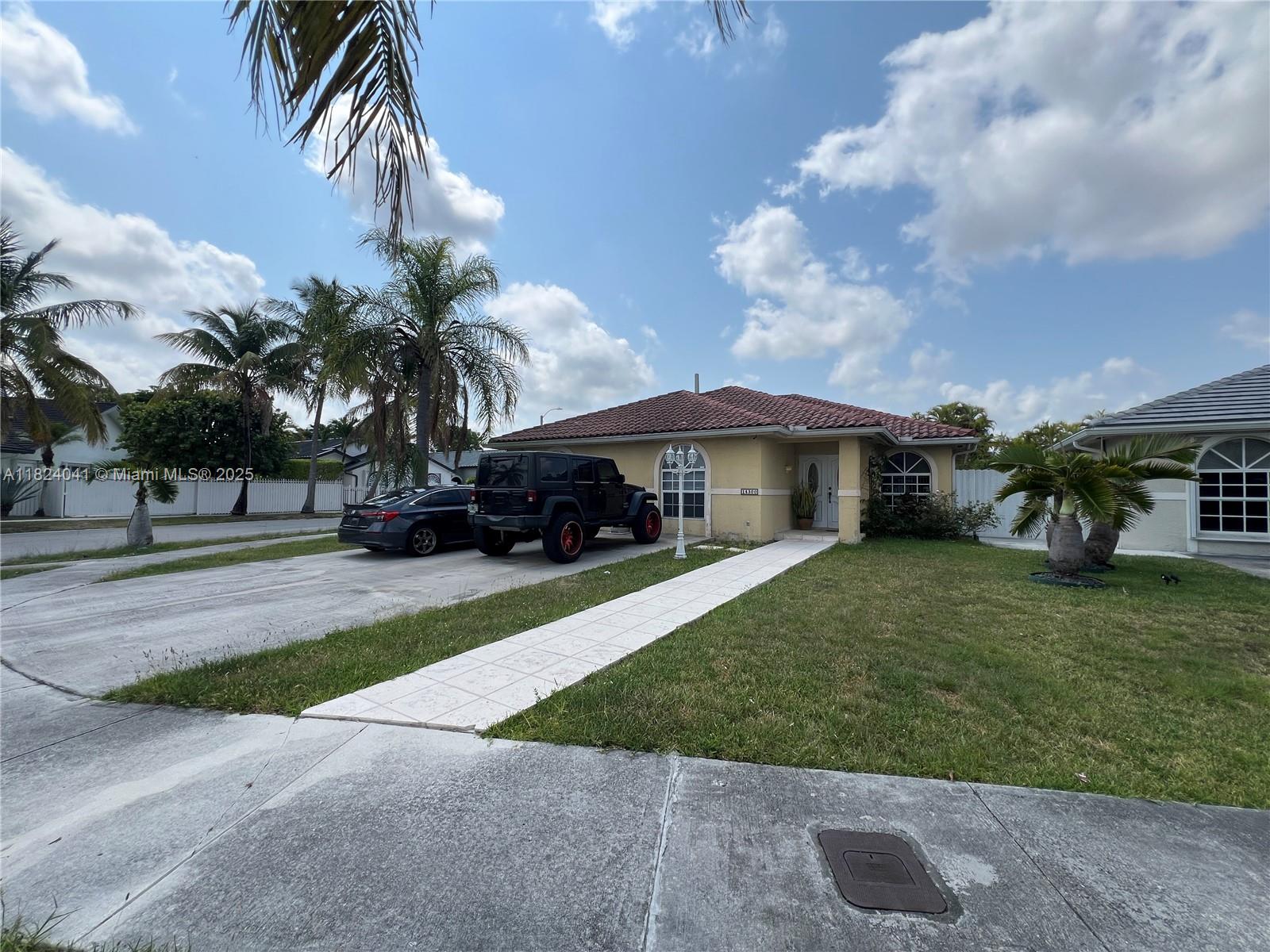 14300 Sw 52nd St, Miami, Broward County, Florida - 3 Bedrooms  
2 Bathrooms - 