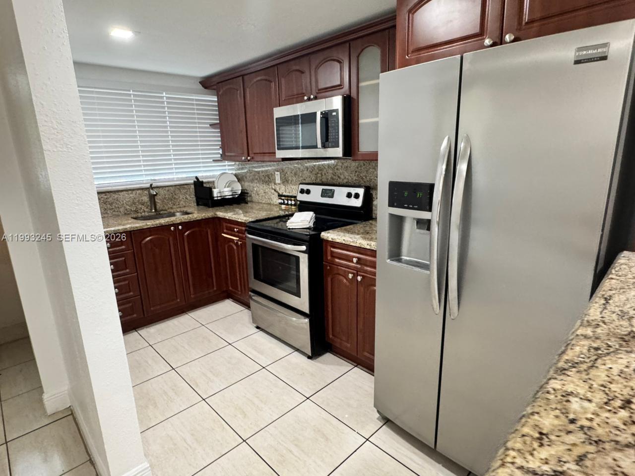 LA ARBOLEDA CONDO - Residential