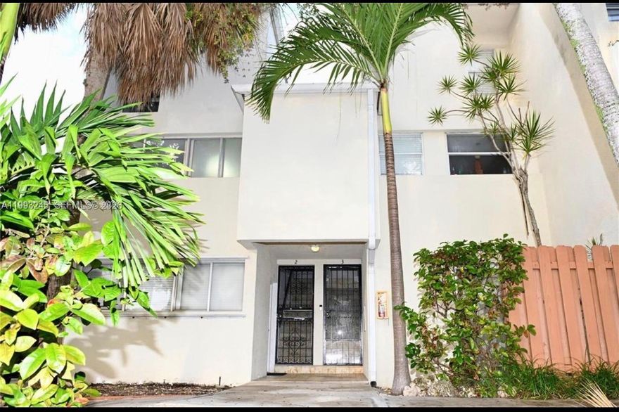 Beautiful 2 bedrooms 1 bath unit centrally located in a well-maintained condominium in La Arboleda. With stainless steel appliances, wooden cabinets with granite countertops, the complex has a swimming pool and clubhouse.