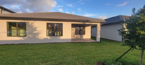 A home in Lauderdale Lakes