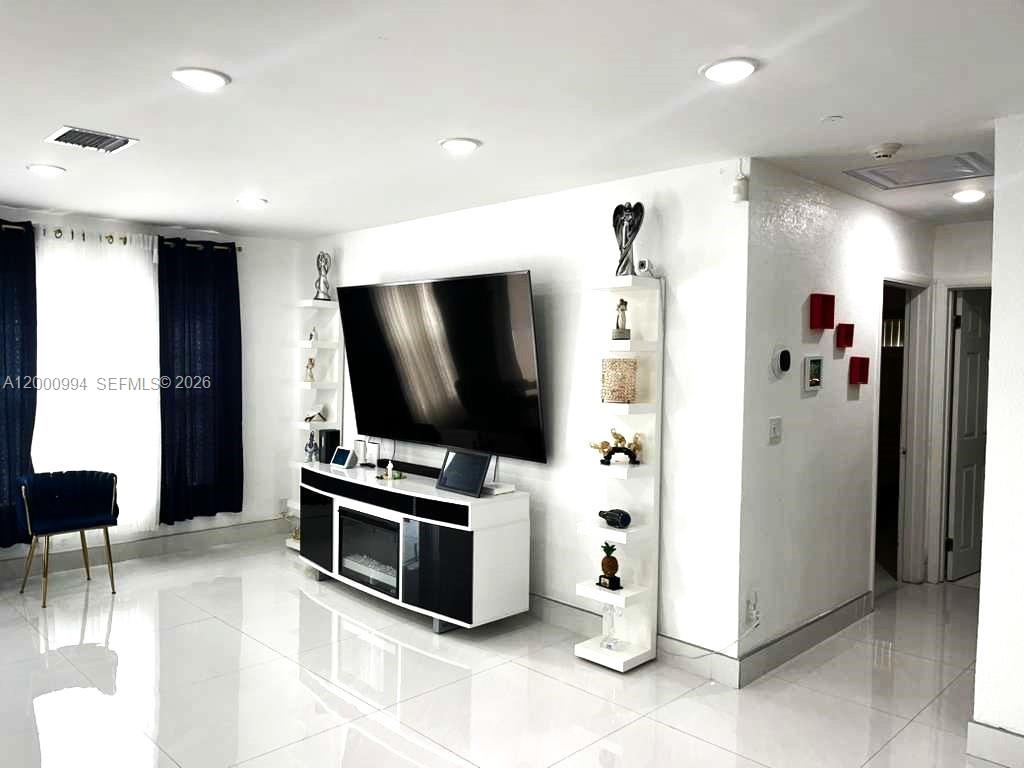 LAWN ACRES - Residential