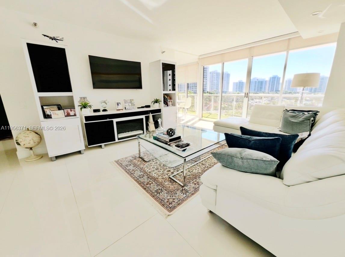 3640 Yacht Club Dr 609