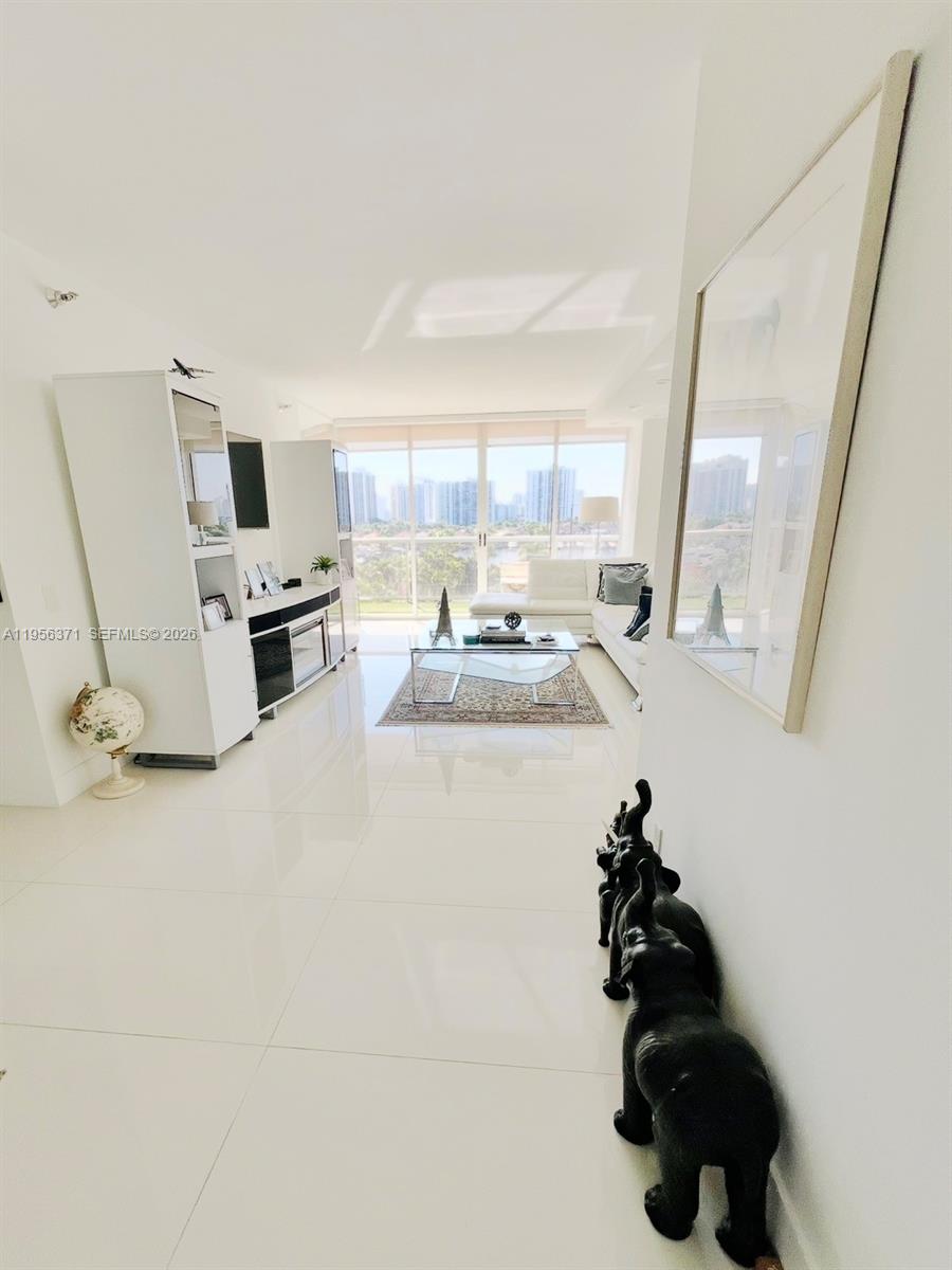 3640 Yacht Club Dr 609