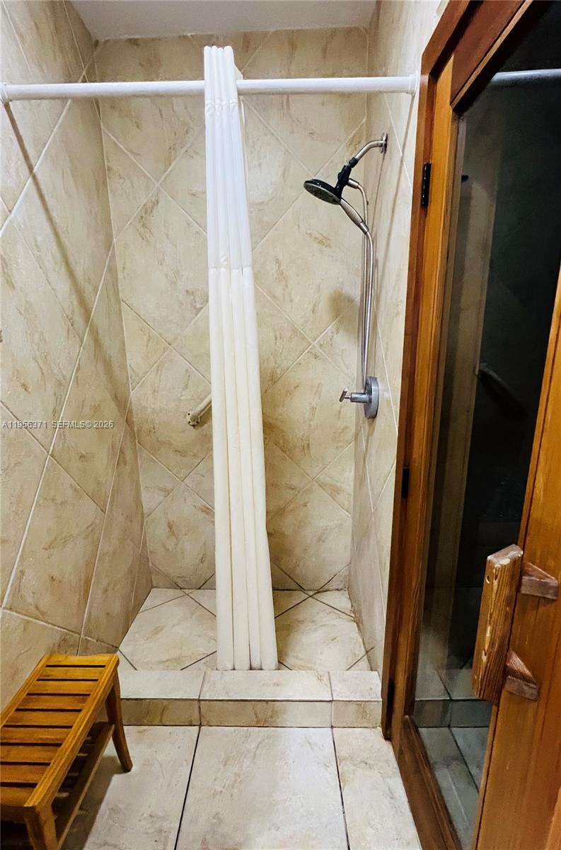 HARBORSIDE AT THE WATERWA - Residential