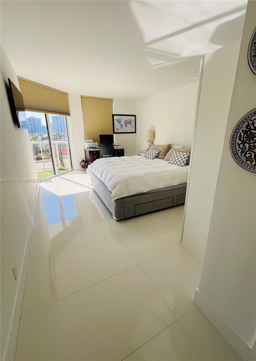 HARBORSIDE AT THE WATERWA - Residential