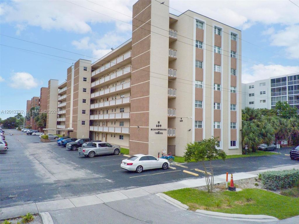 Photo of 609 NE 14th Ave #603, Hallandale Beach, FL 33009 (MLS # A12012792)