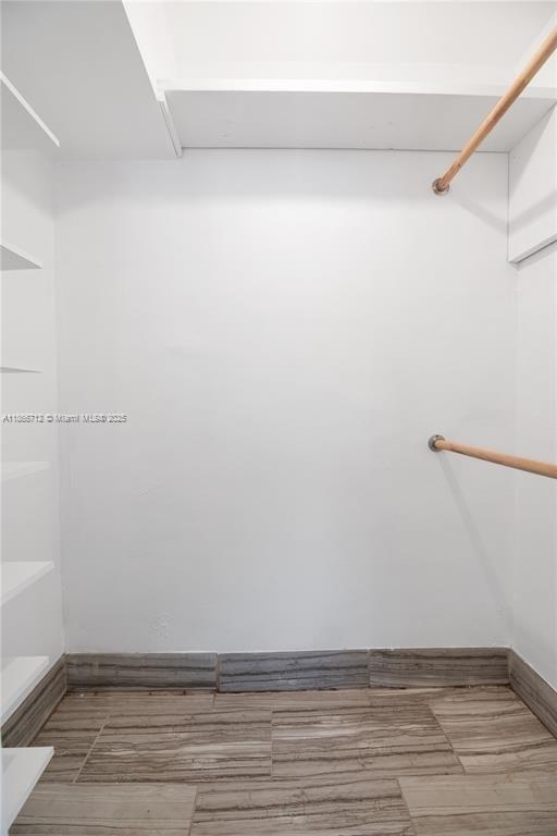 COUNTRY CLUB ESTATES UNIT - Residential Lease