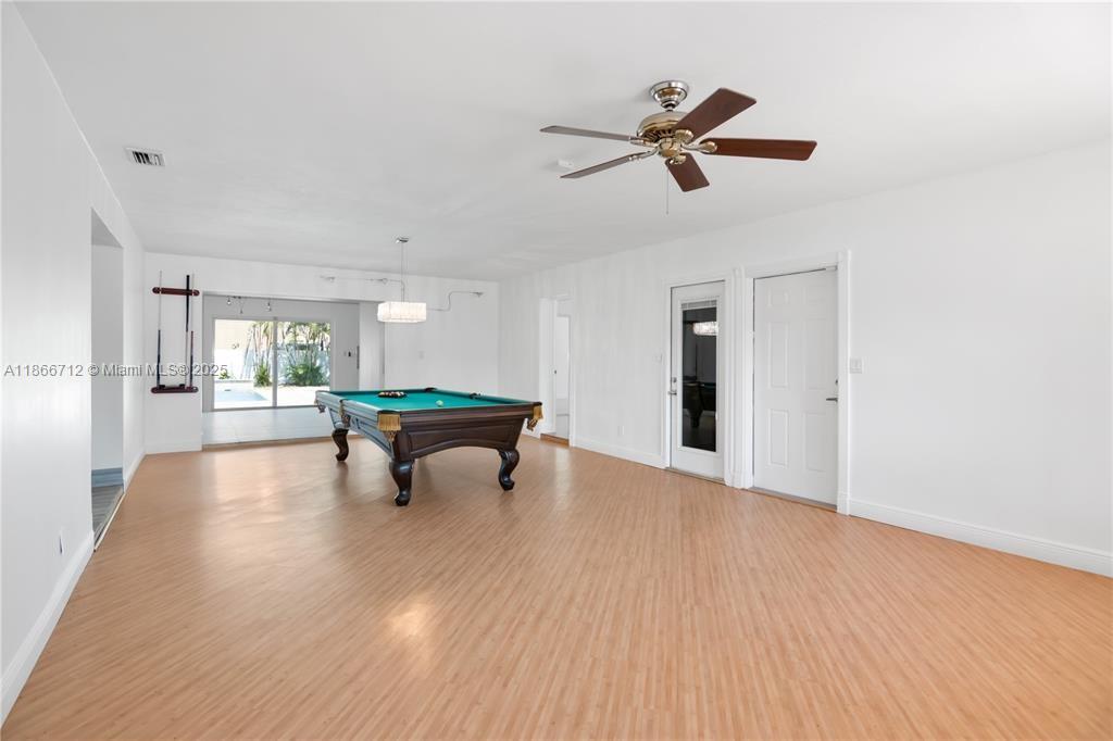 COUNTRY CLUB ESTATES UNIT - Residential Lease