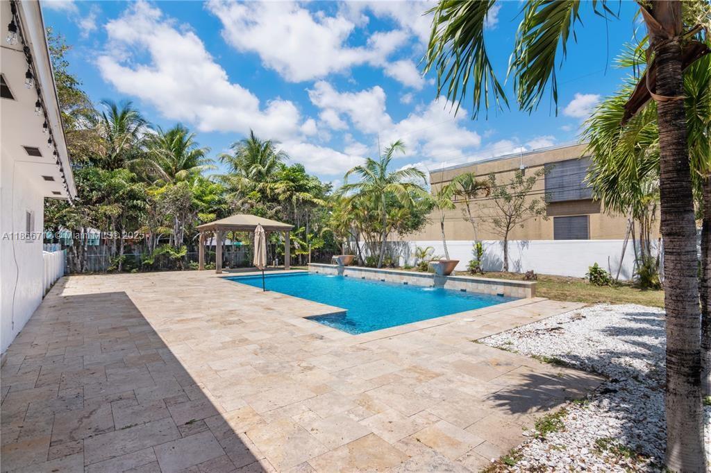 COUNTRY CLUB ESTATES UNIT - Residential Lease