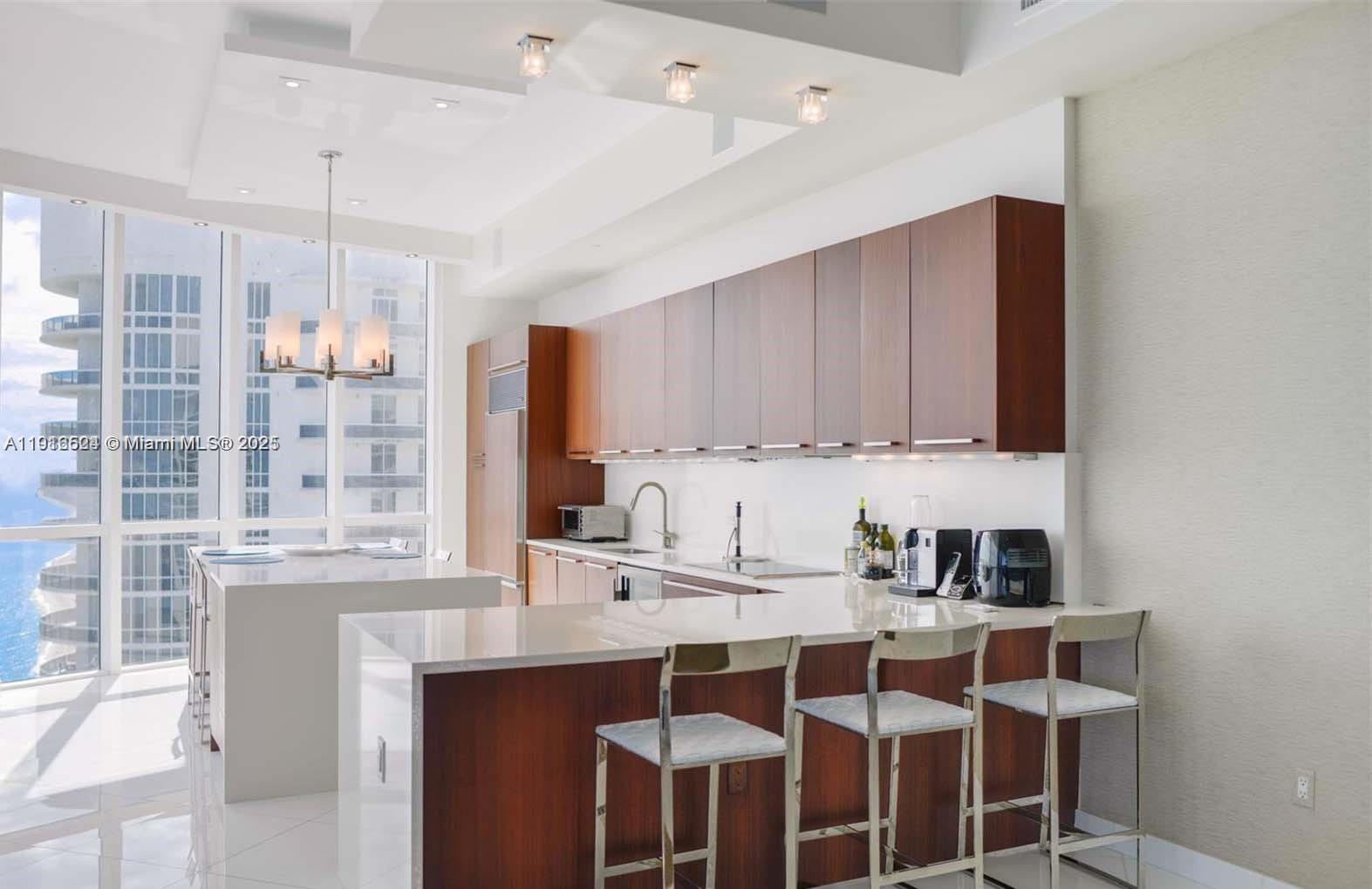 TDR TOWER I CONDO - Residential