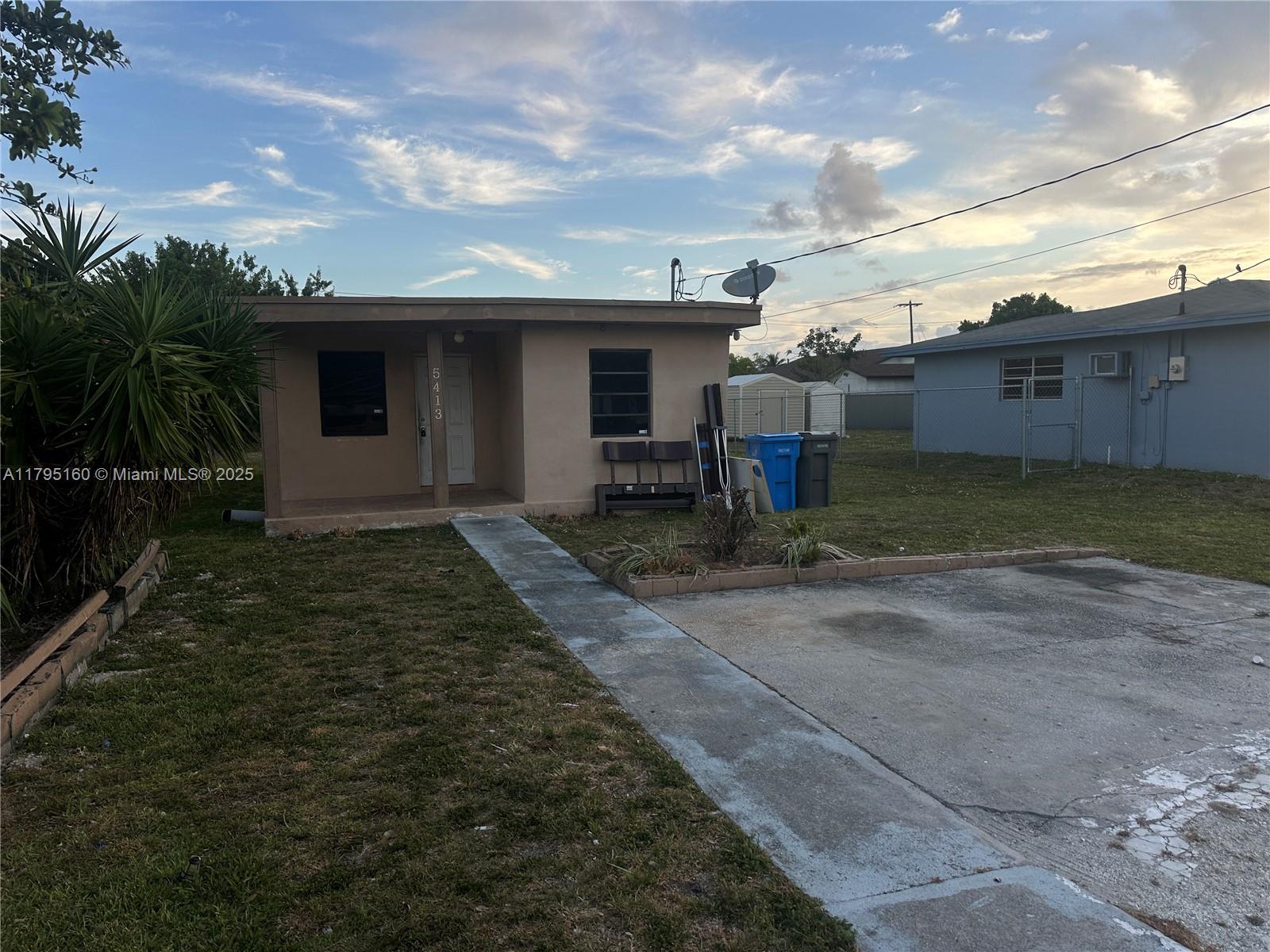 Rental Property at 5413 Sw 19th St 5413, West Park, Broward County, Florida - Bedrooms: 2 
Bathrooms: 1  - $1,900 MO.