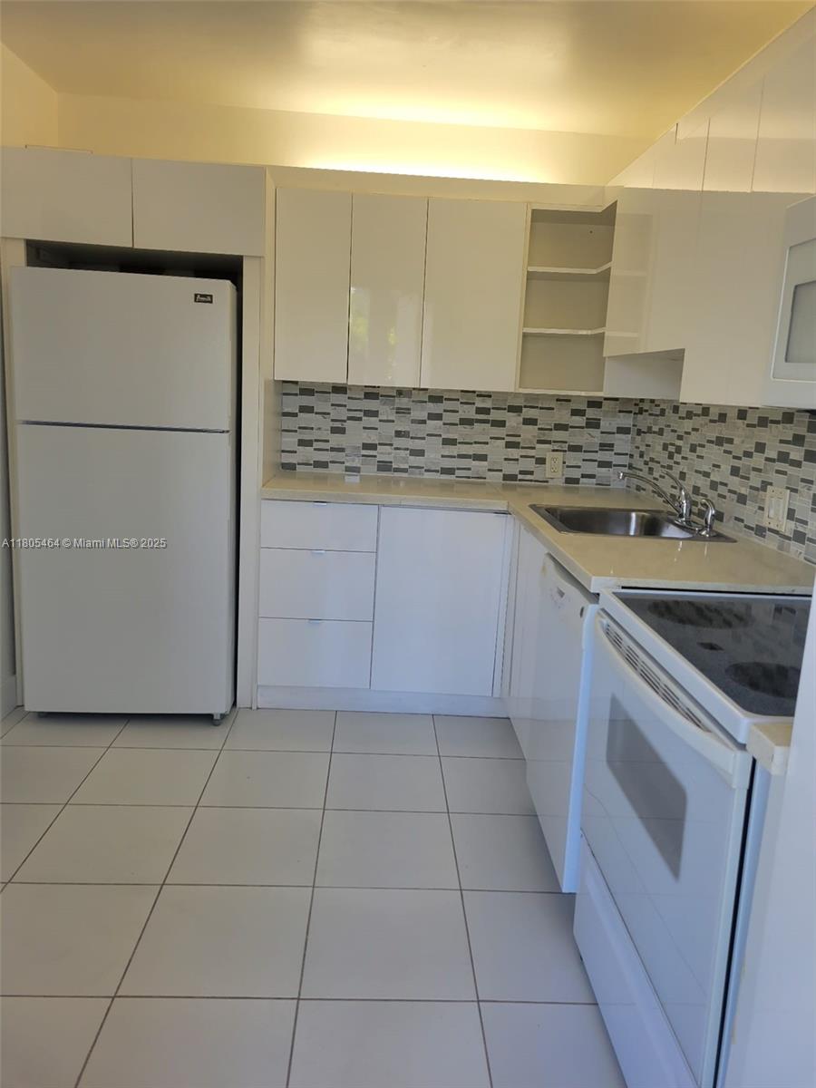 3100 N Palm Aire Dr 104