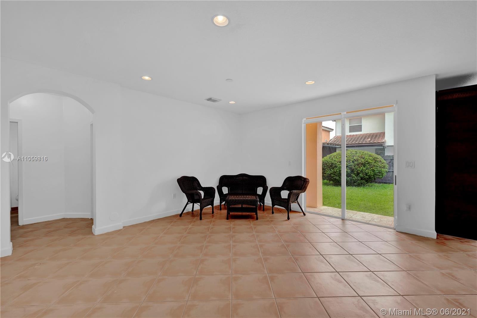 KENDALL COUNTRY ESTATES - Residential