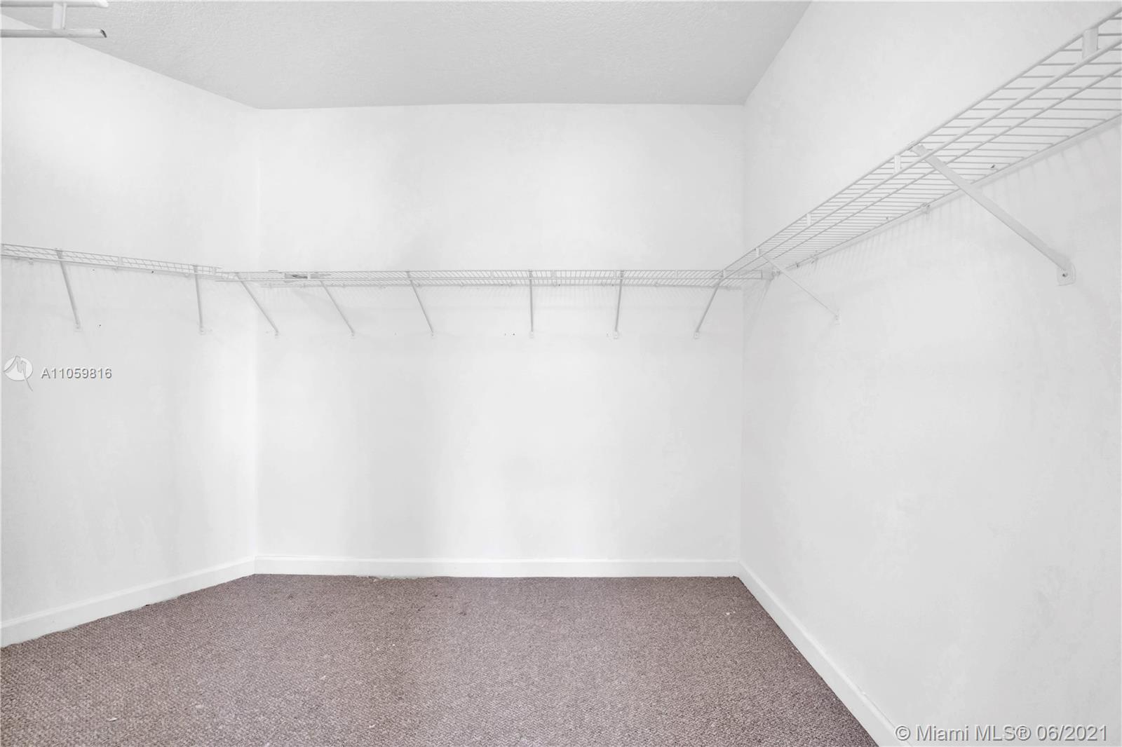 KENDALL COUNTRY ESTATES - Residential