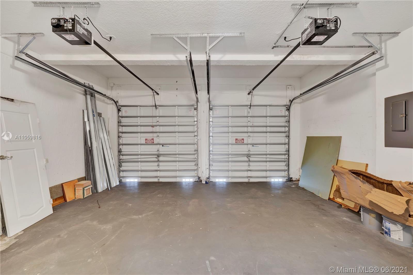 KENDALL COUNTRY ESTATES - Residential