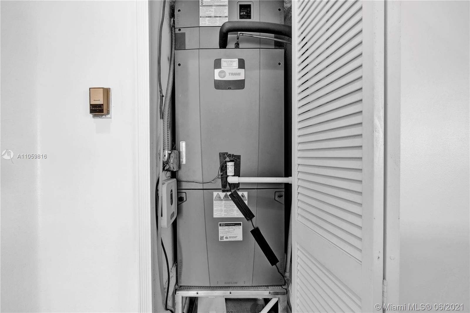 KENDALL COUNTRY ESTATES - Residential