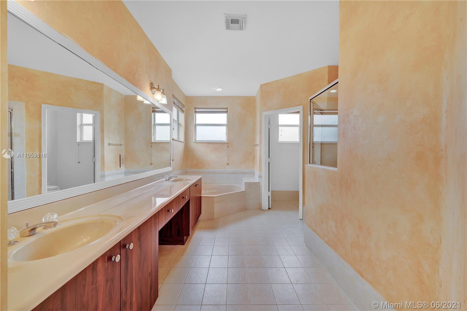 KENDALL COUNTRY ESTATES - Residential