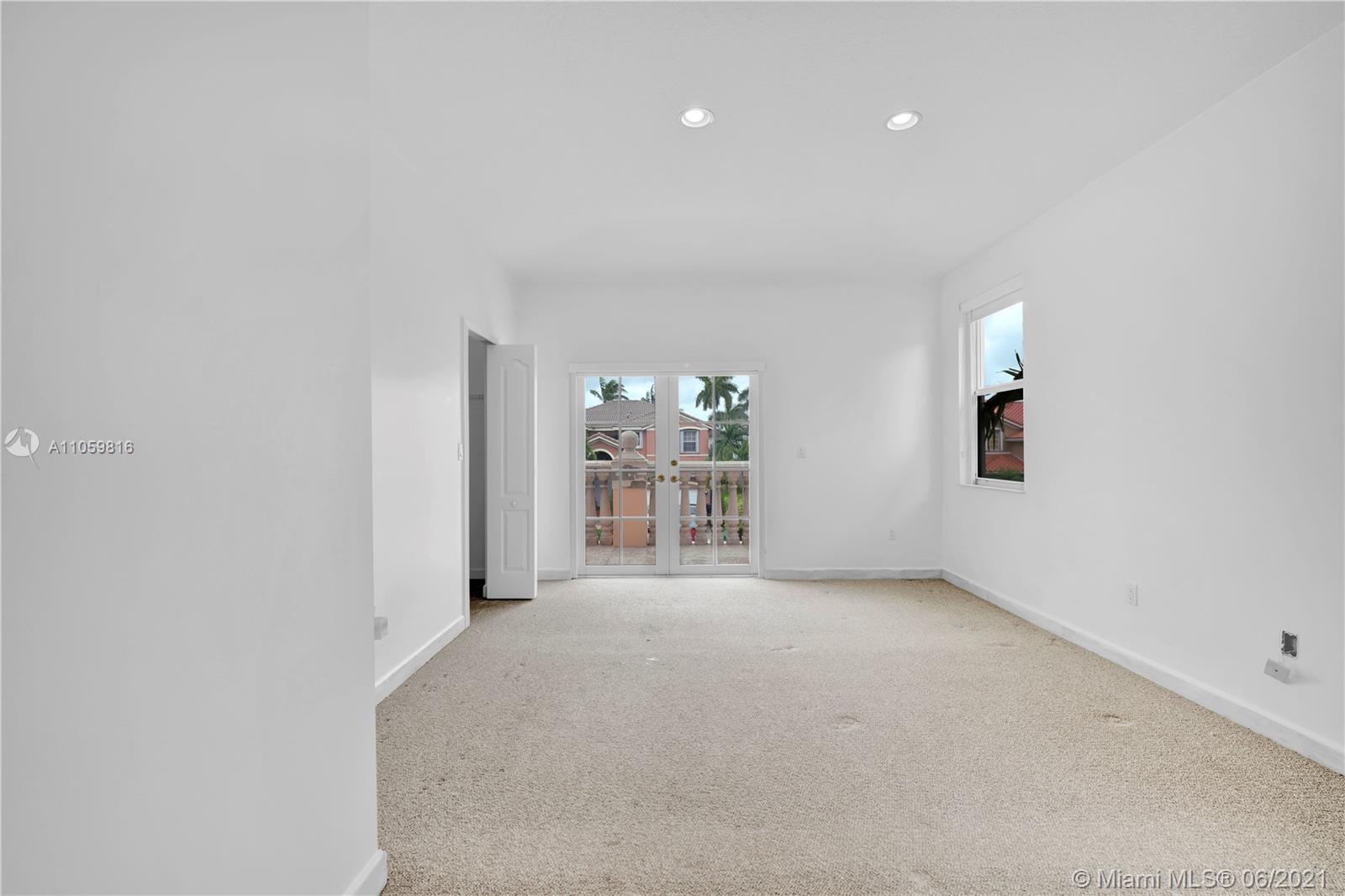 KENDALL COUNTRY ESTATES - Residential