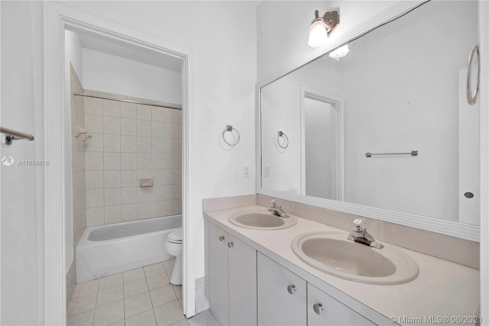 KENDALL COUNTRY ESTATES - Residential