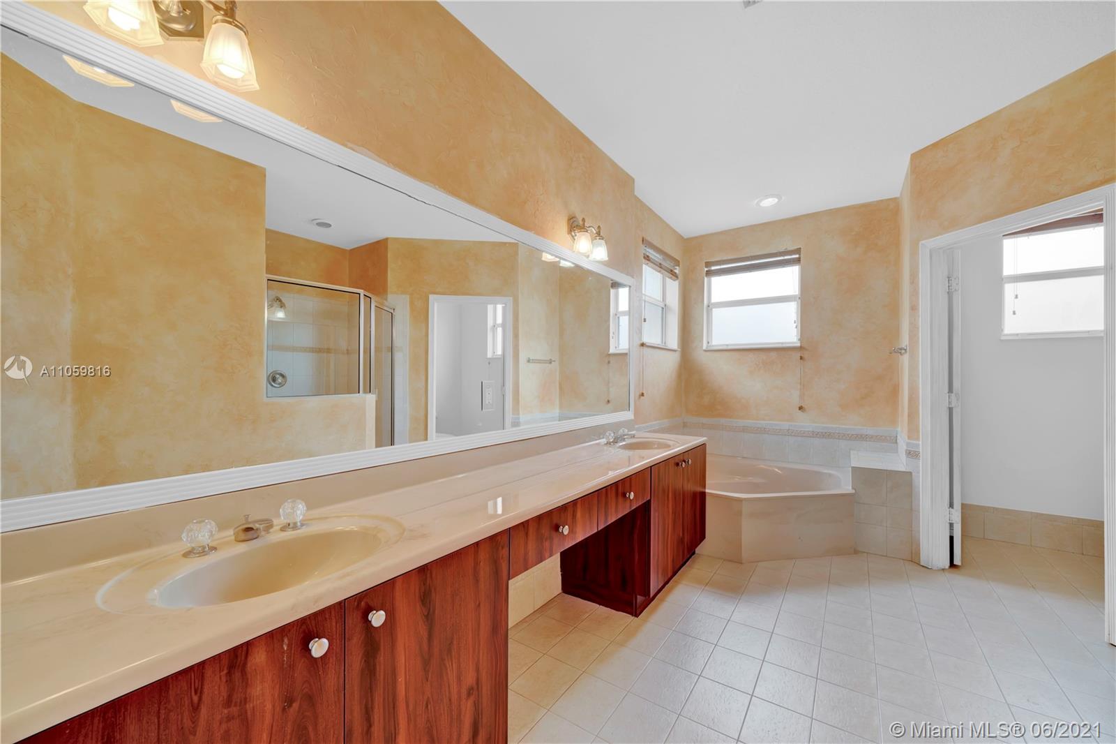 KENDALL COUNTRY ESTATES - Residential