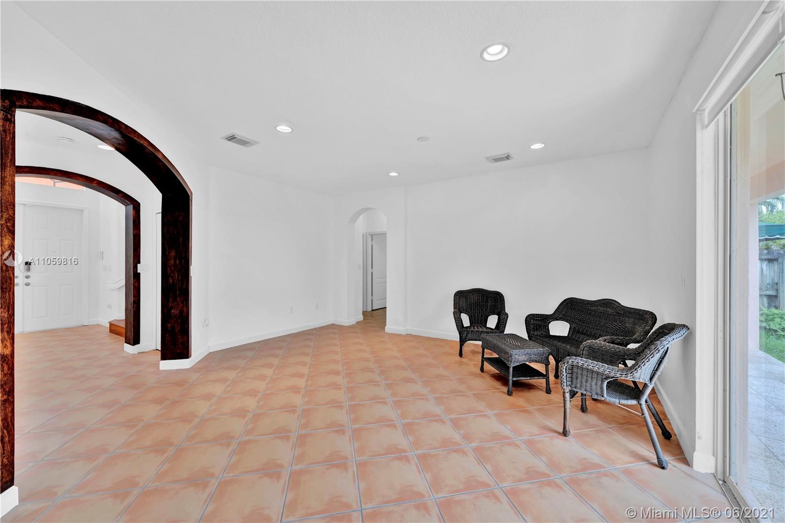 KENDALL COUNTRY ESTATES - Residential