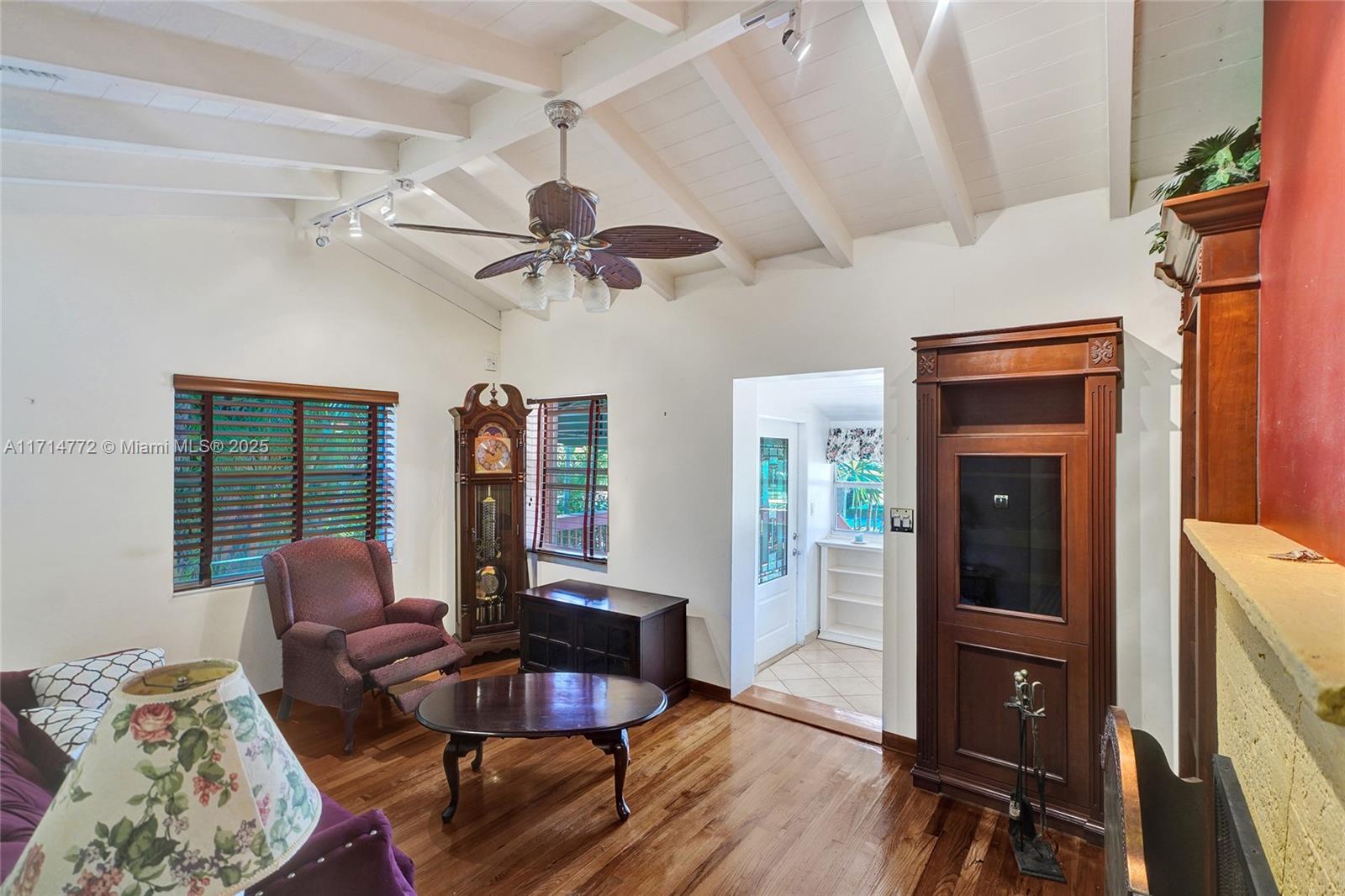 HOLLYWOOD - Residential