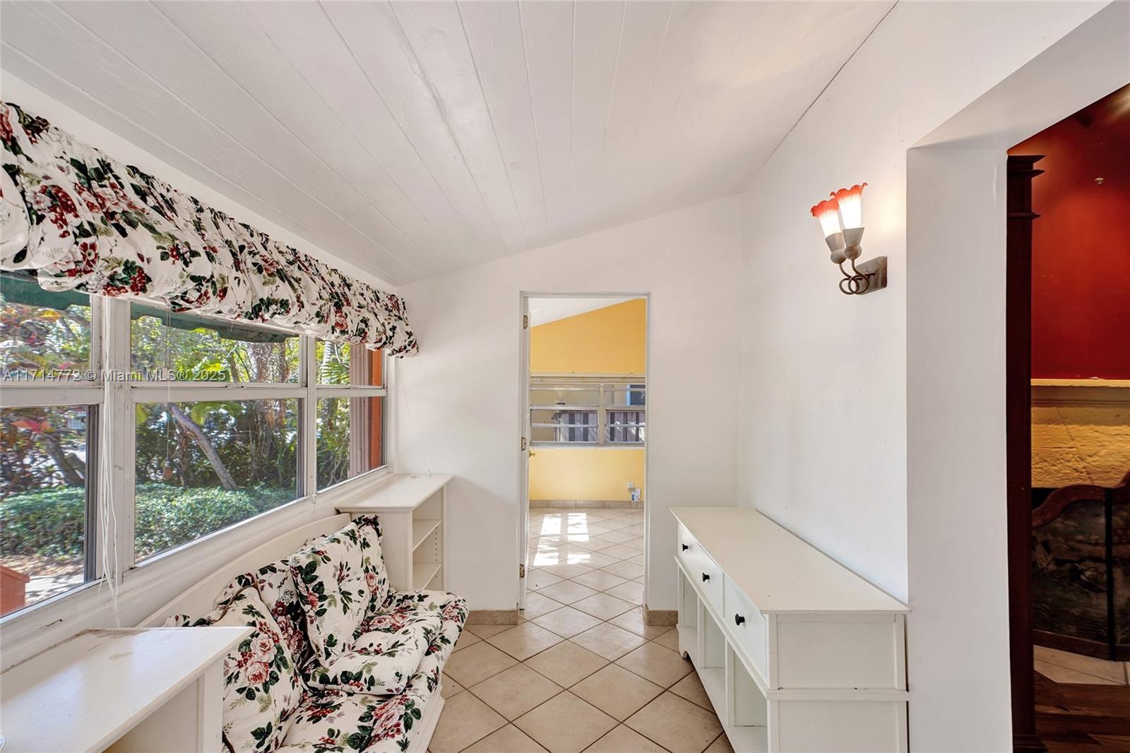 HOLLYWOOD - Residential
