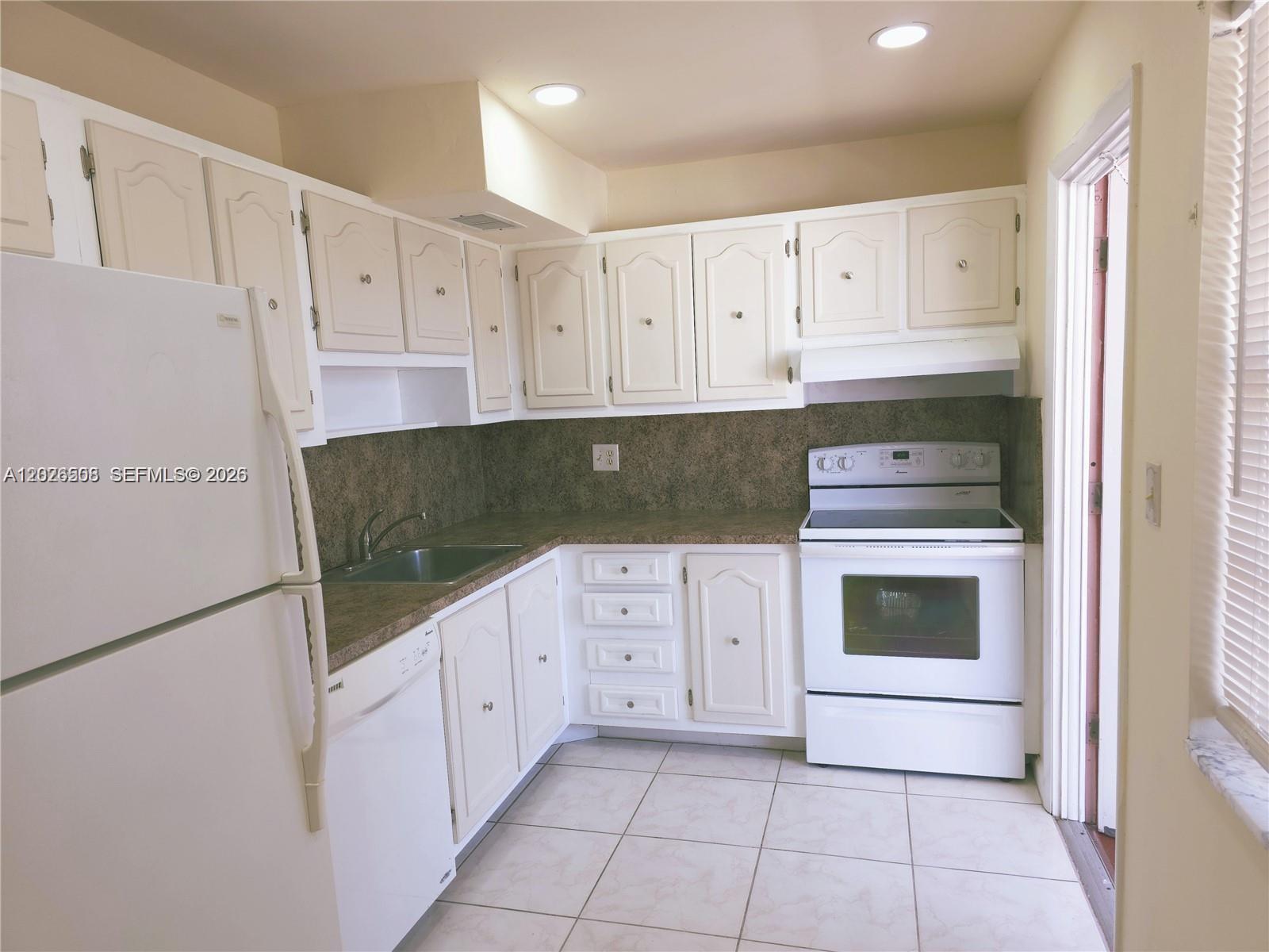 RUBY CONDO at oakland est - Residential