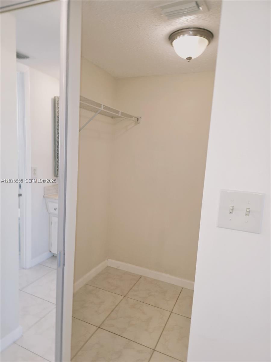 RUBY CONDO at oakland est - Residential