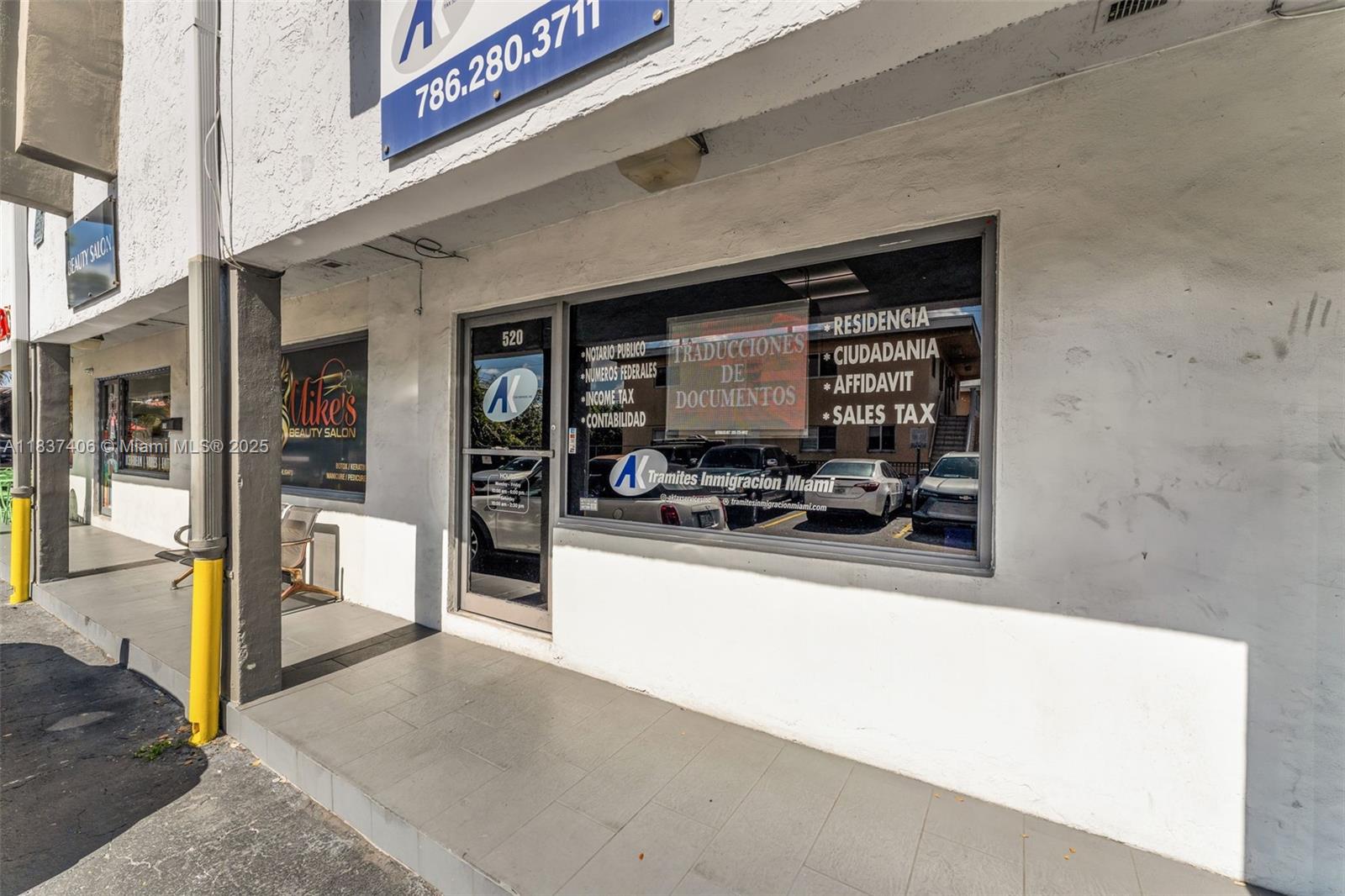 Main image without alt text