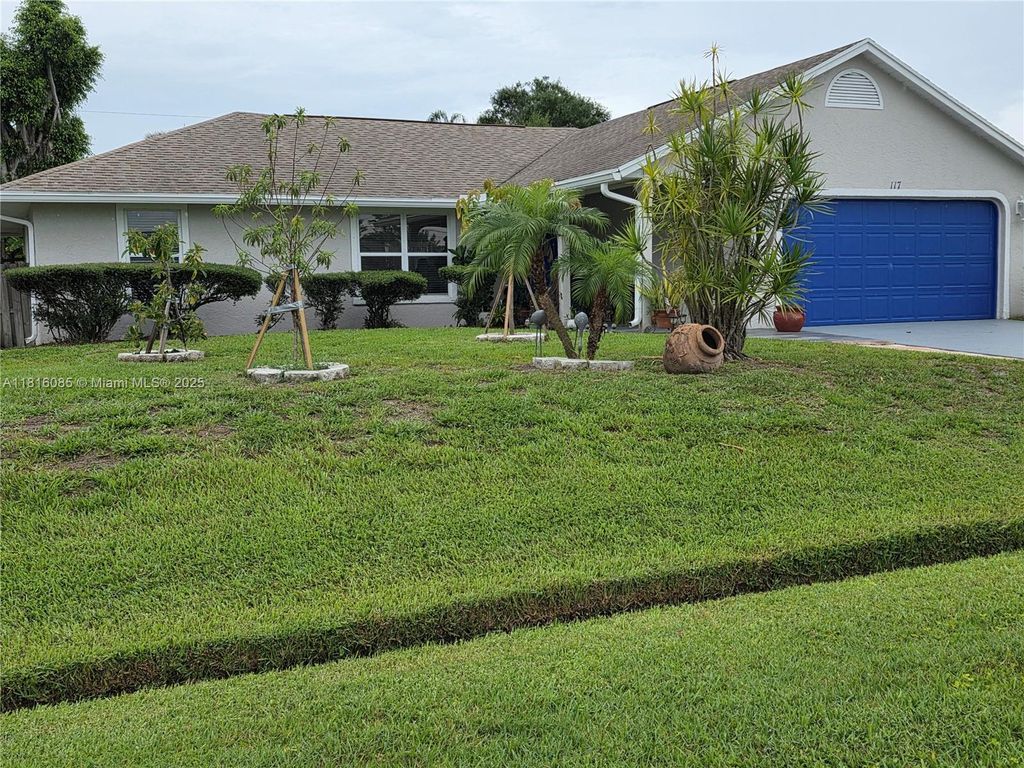 Photo of 117 SW Fairview Ave, Port St Lucie, FL 34983 (MLS # A11816085)