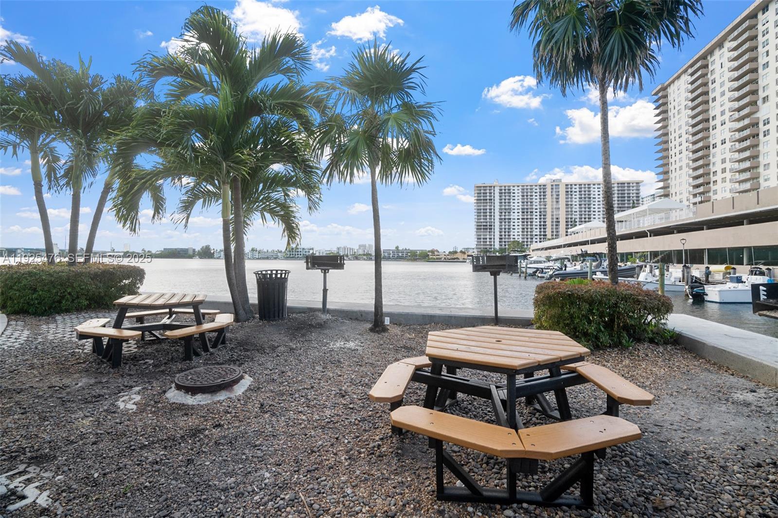 PORTO BELLAGIO CONDO - Residential