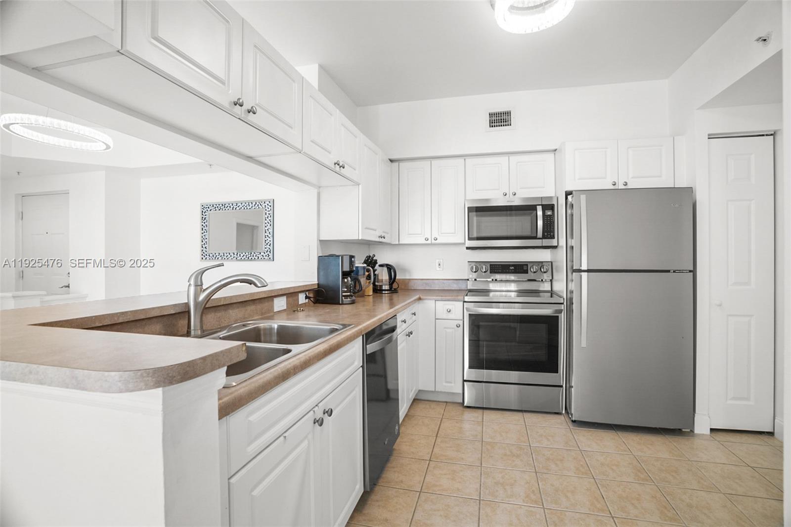 PORTO BELLAGIO CONDO - Residential