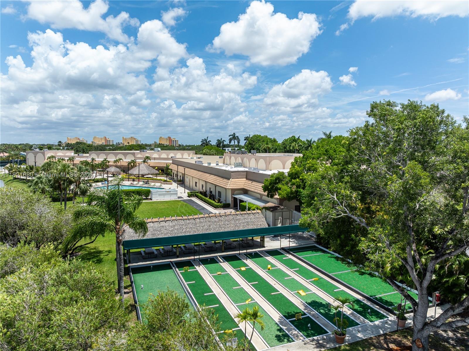VILLAS AT BONAVENTURE IN - Residential