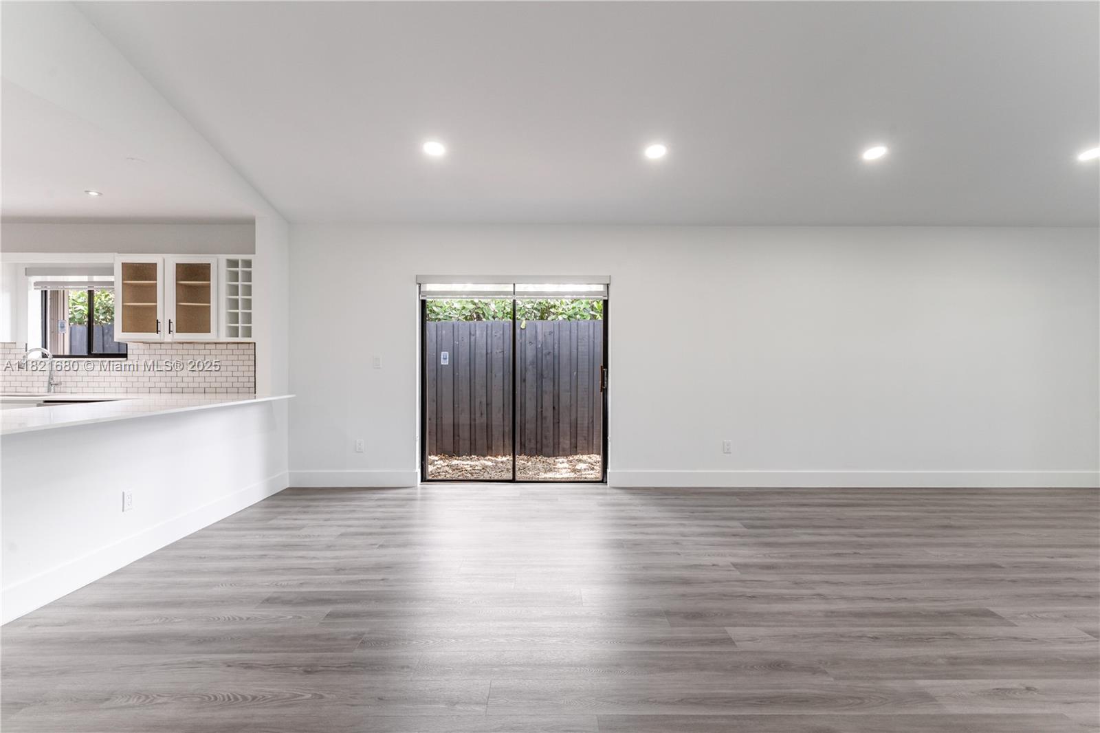 VILLAS AT BONAVENTURE IN - Residential
