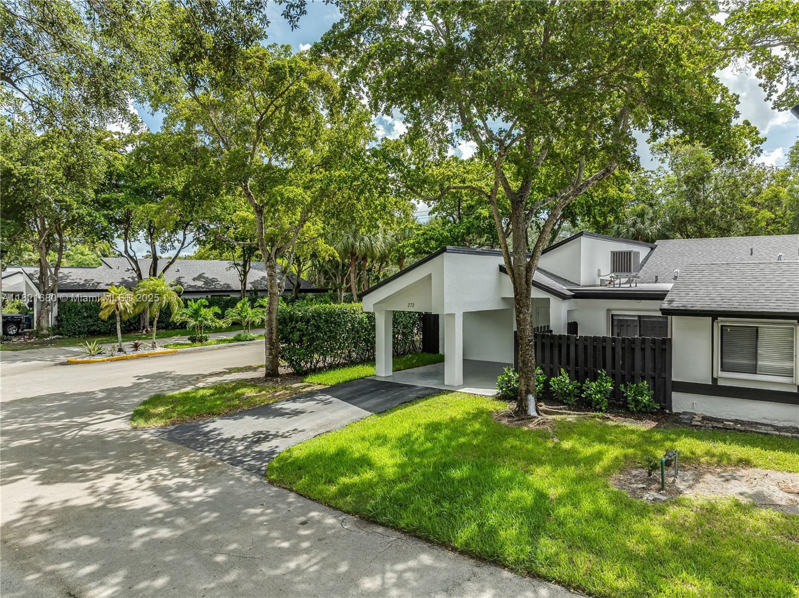 VILLAS AT BONAVENTURE IN - Residential