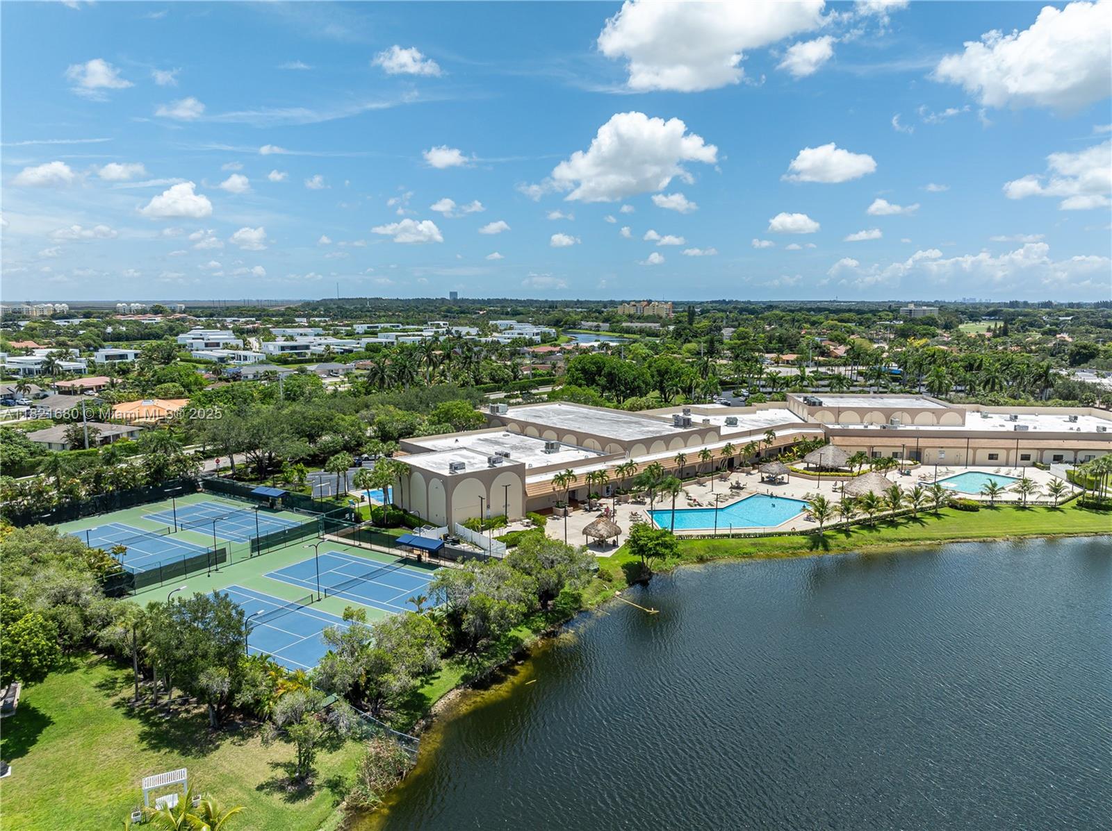 VILLAS AT BONAVENTURE IN - Residential
