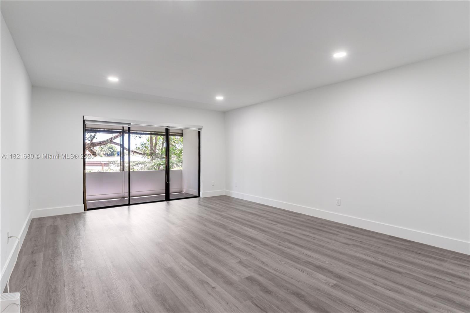 VILLAS AT BONAVENTURE IN - Residential