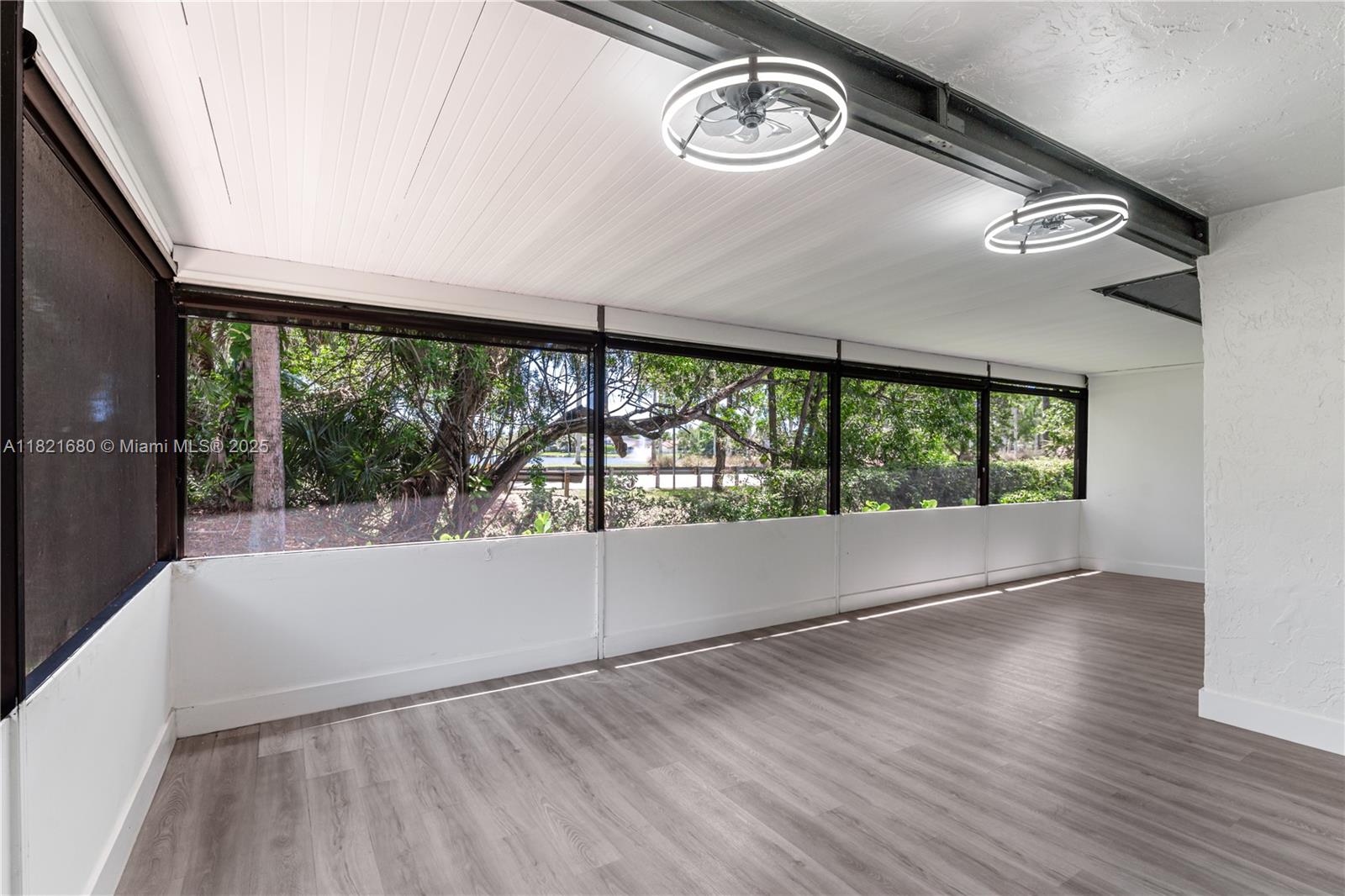 VILLAS AT BONAVENTURE IN - Residential