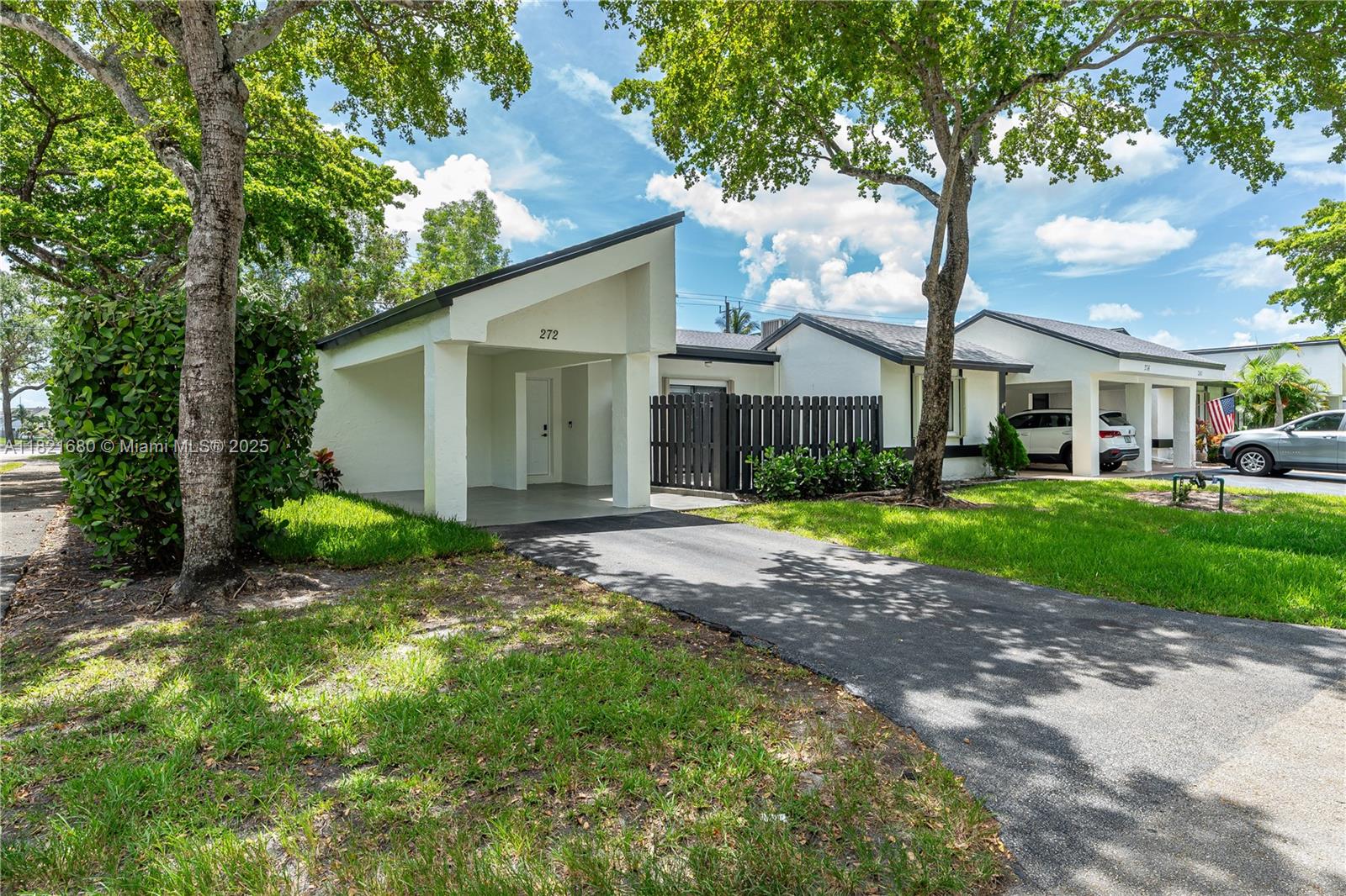 VILLAS AT BONAVENTURE IN - Residential