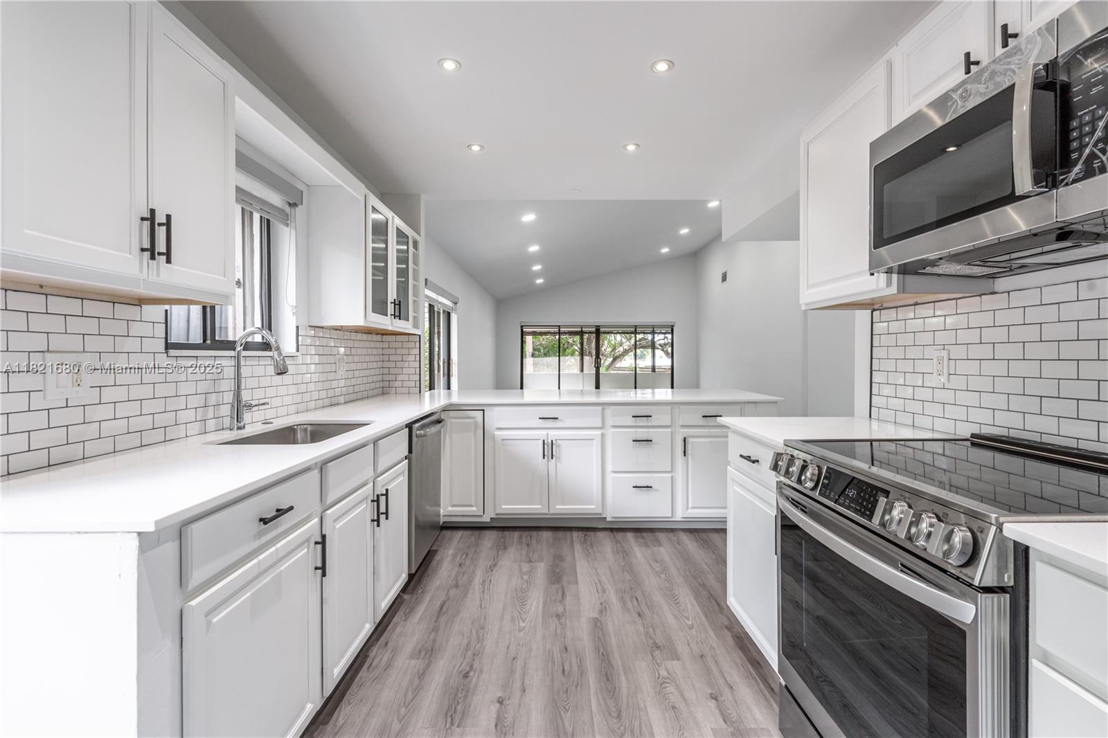 VILLAS AT BONAVENTURE IN - Residential