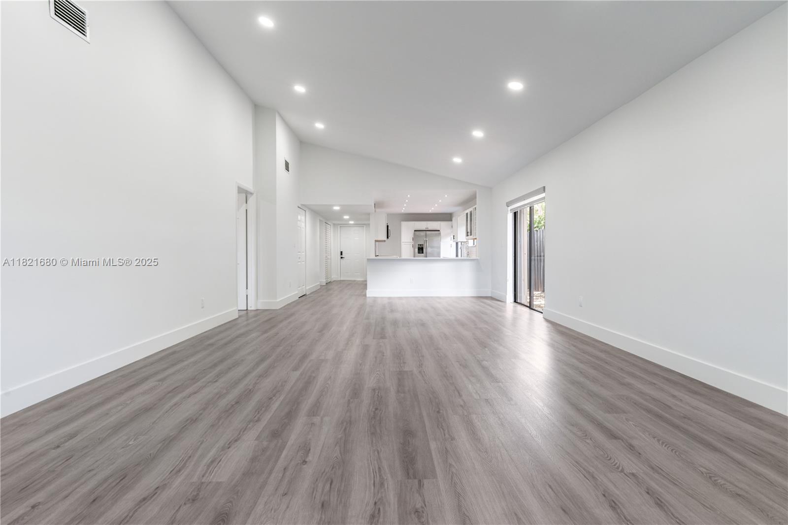 VILLAS AT BONAVENTURE IN - Residential