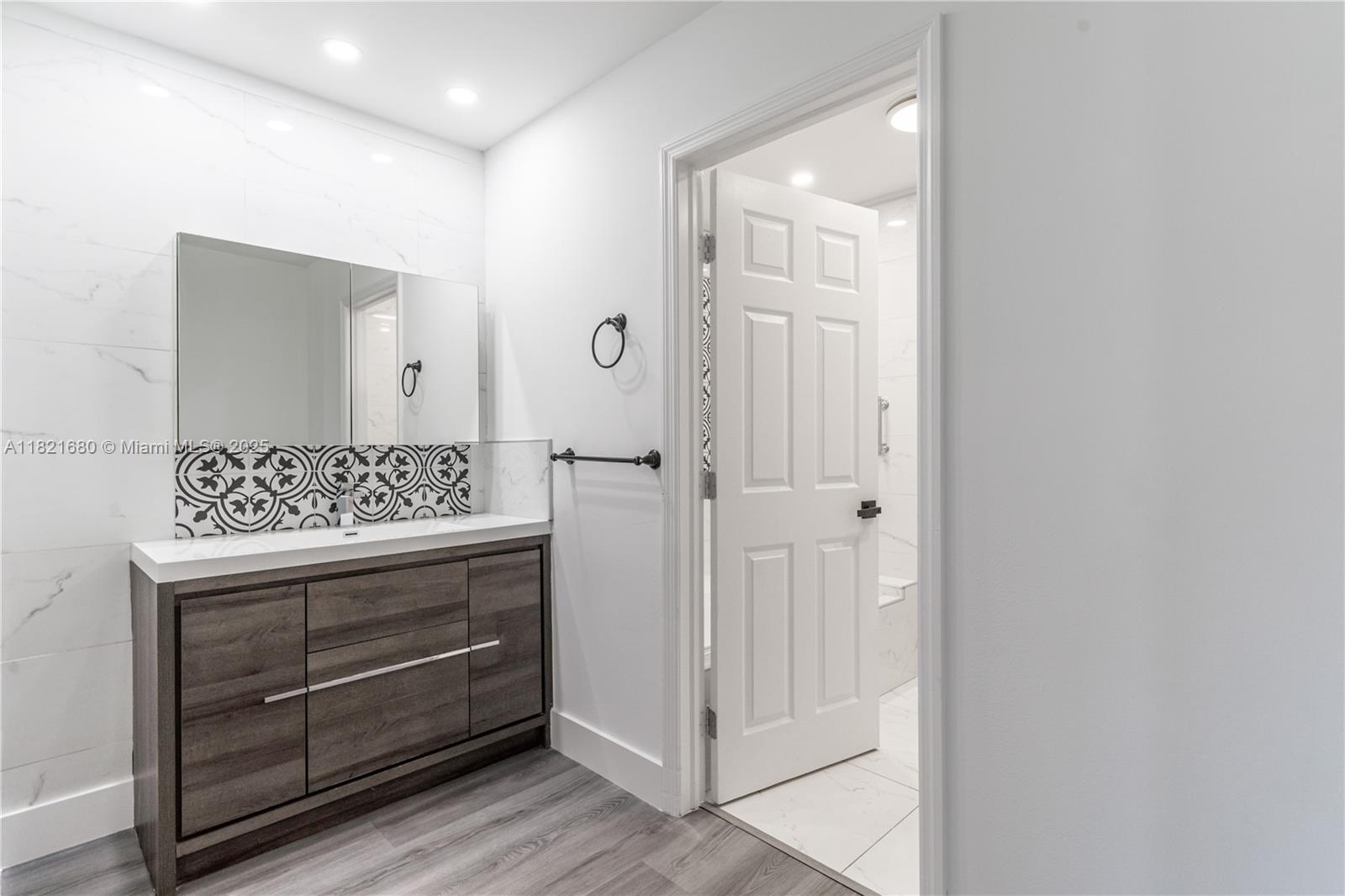 VILLAS AT BONAVENTURE IN - Residential