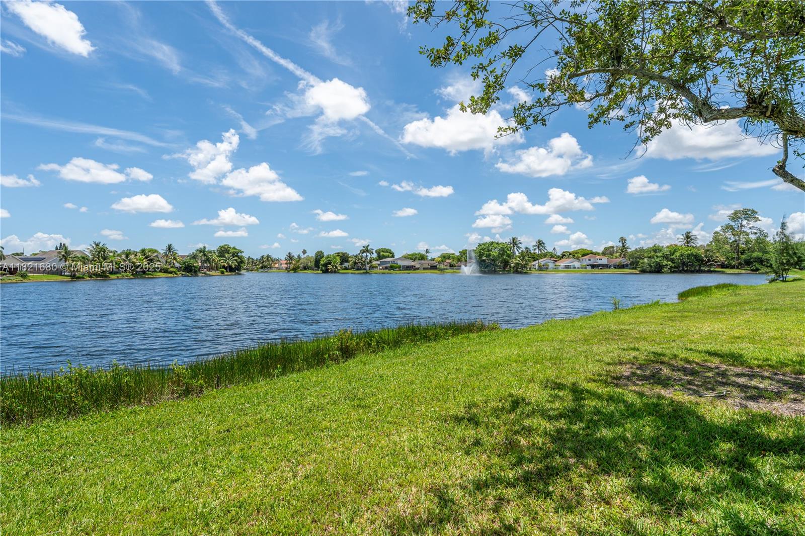 VILLAS AT BONAVENTURE IN - Residential