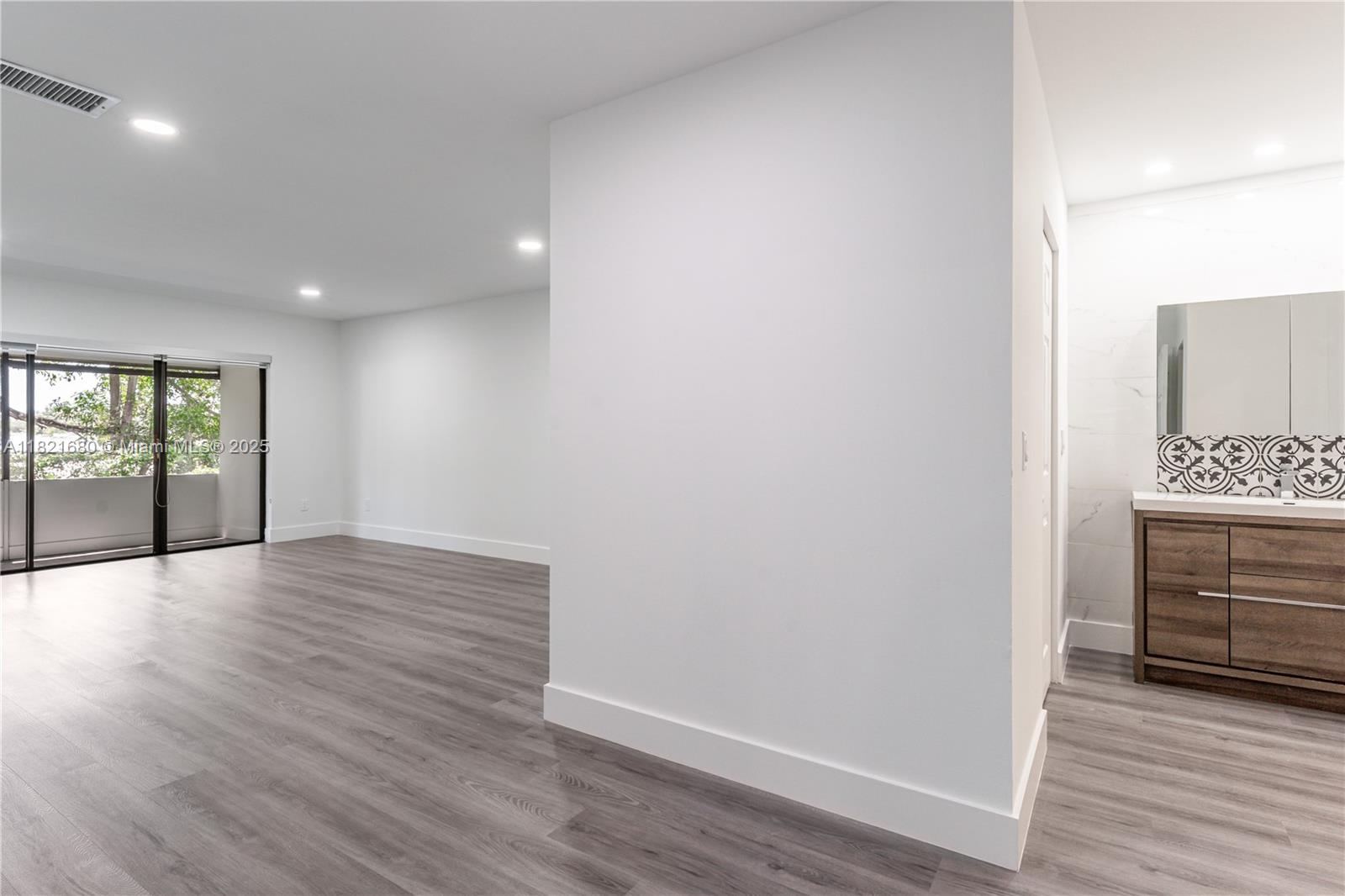 VILLAS AT BONAVENTURE IN - Residential