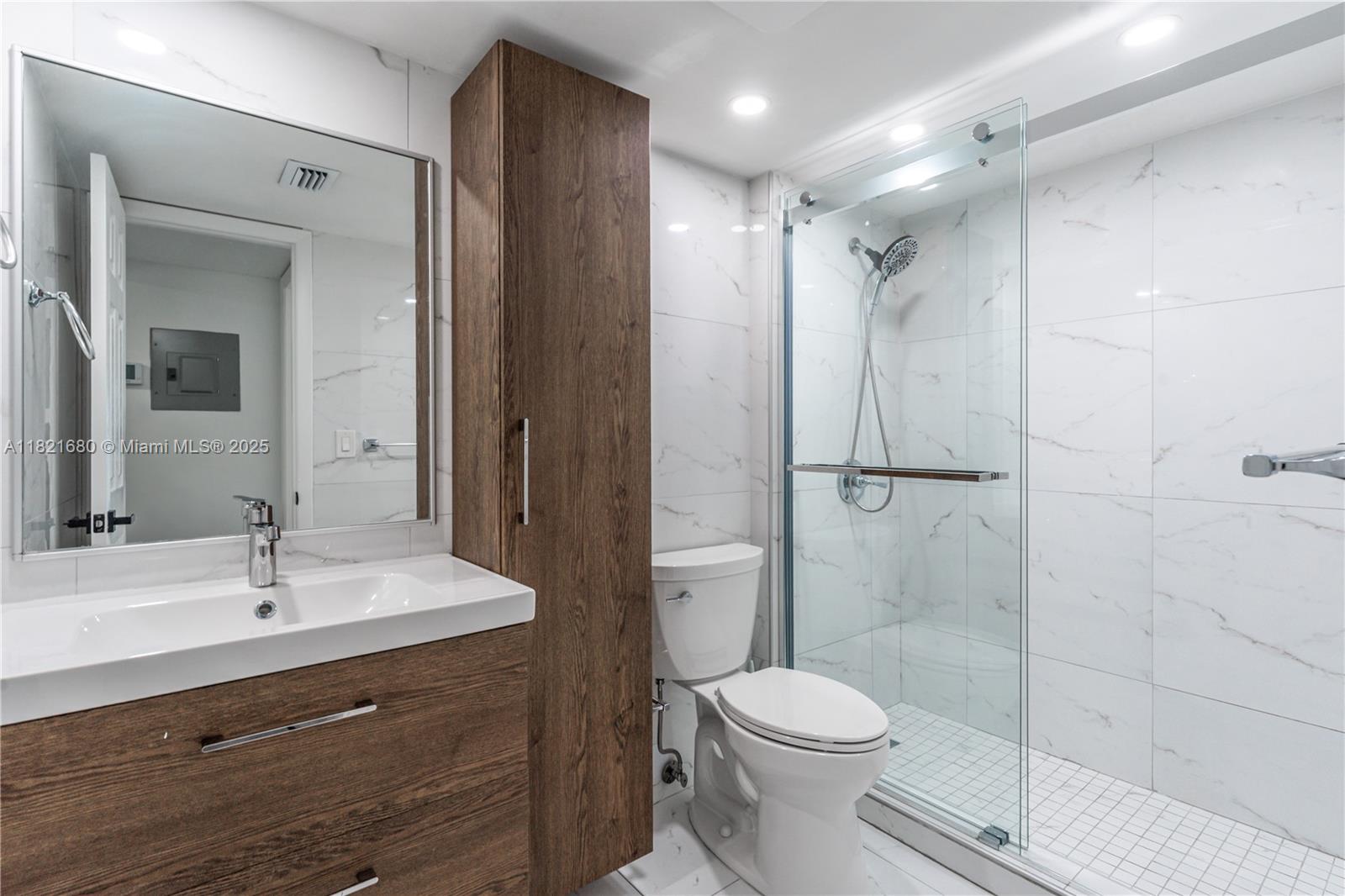 VILLAS AT BONAVENTURE IN - Residential
